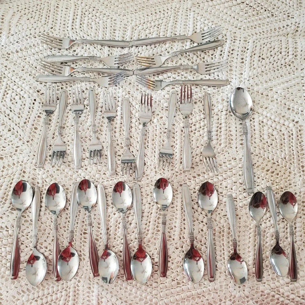 Oneida Vista Flatware Set 18/10 Stainless Silver Fork Spoon Utensil Lot  30 Pcs